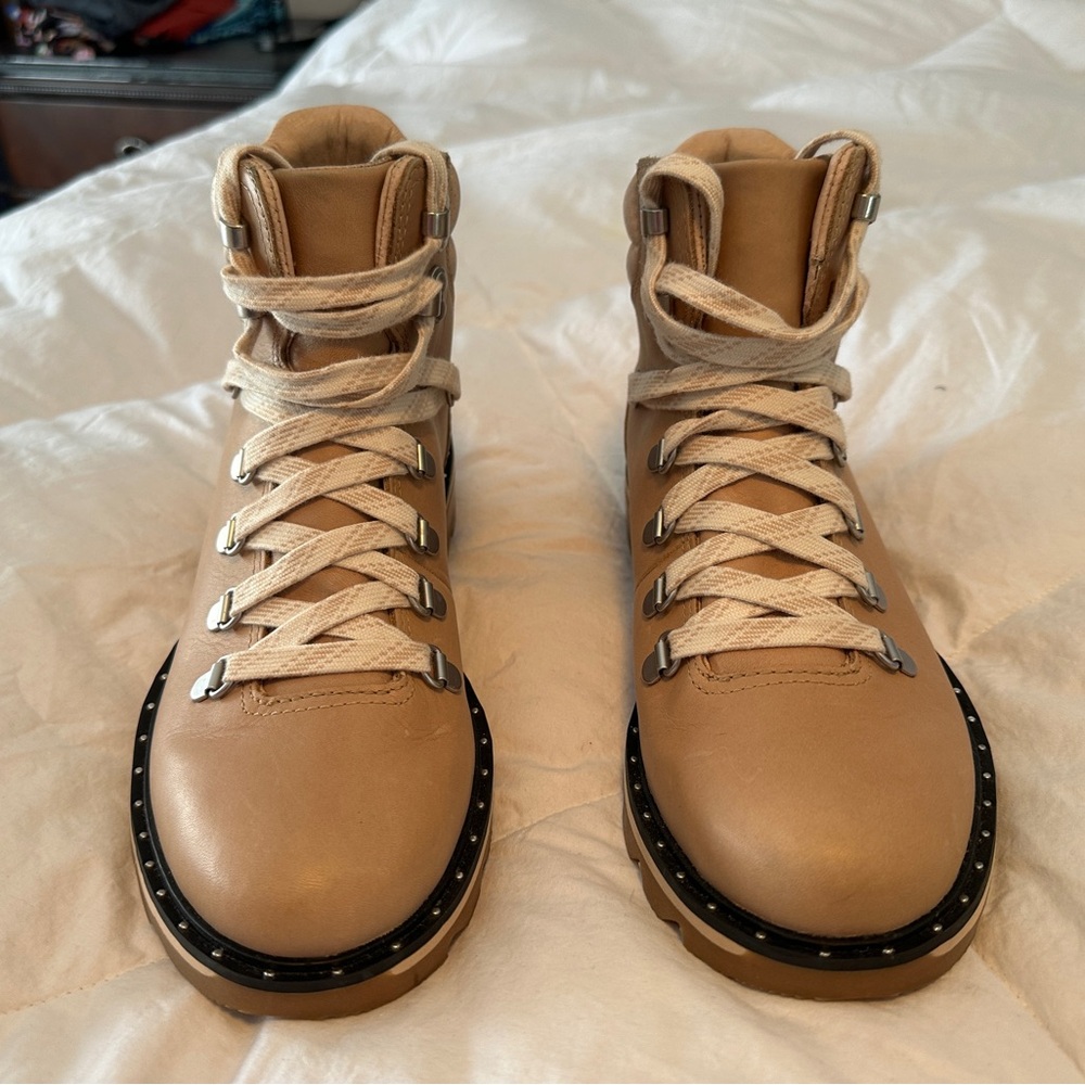 Sorel Tan Lace-Up Boots Women’s 9.5 NWOT